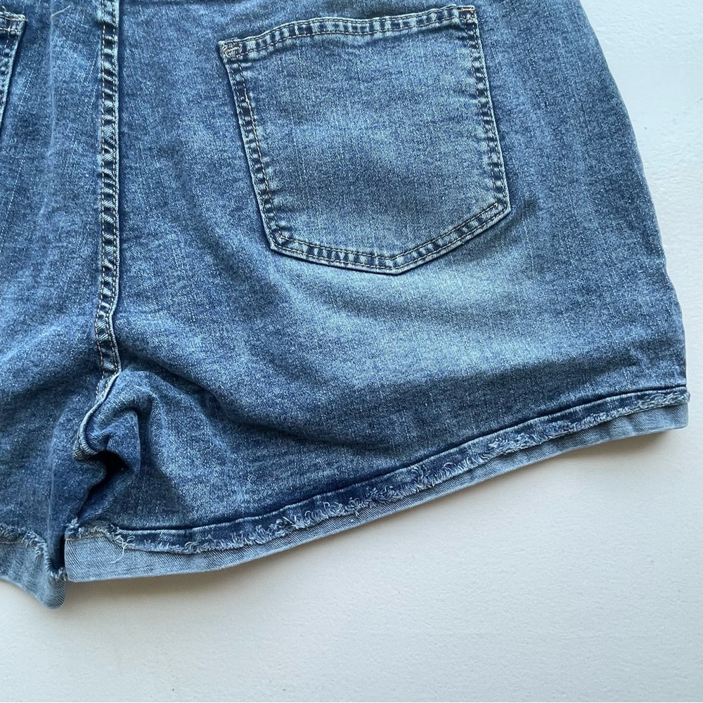 Plus size rainbow heart distressed jean shorts - Picture 12 of 14
